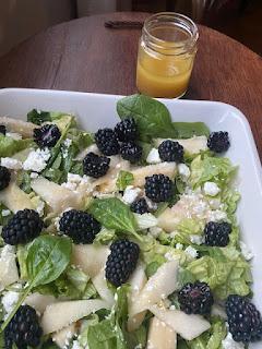 ENSALADA DE PERA Y MORAS