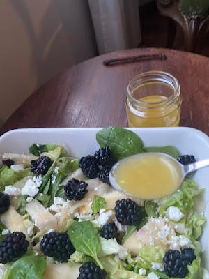 ENSALADA DE PERA Y MORAS