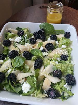 ENSALADA DE PERA Y MORAS