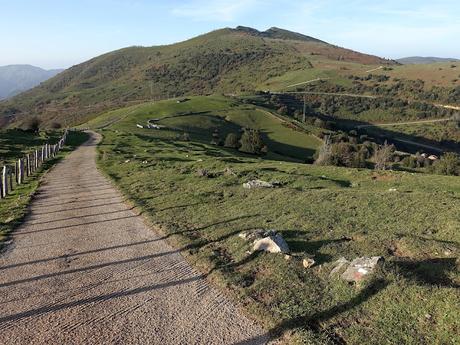 Alto San Lorenzo-Busbarraz-La Cuḷḷada Villaús-La Falguera-El Michu