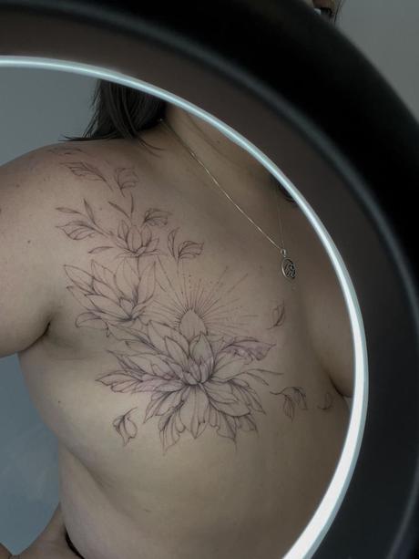 Tatuadora chilena viaja por el mundo transformando cicatrices femeninas en obras de arte