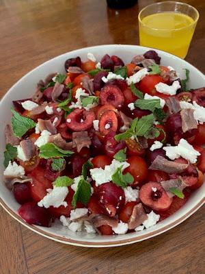 ENSALADA DE CEREZAS , TOMATE Y ANCHOAS