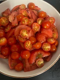 ENSALADA DE CEREZAS , TOMATE Y ANCHOAS