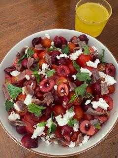 ENSALADA DE CEREZAS , TOMATE Y ANCHOAS