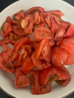 ENSALADA DE CEREZAS , TOMATE Y ANCHOAS