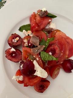 ENSALADA DE CEREZAS , TOMATE Y ANCHOAS