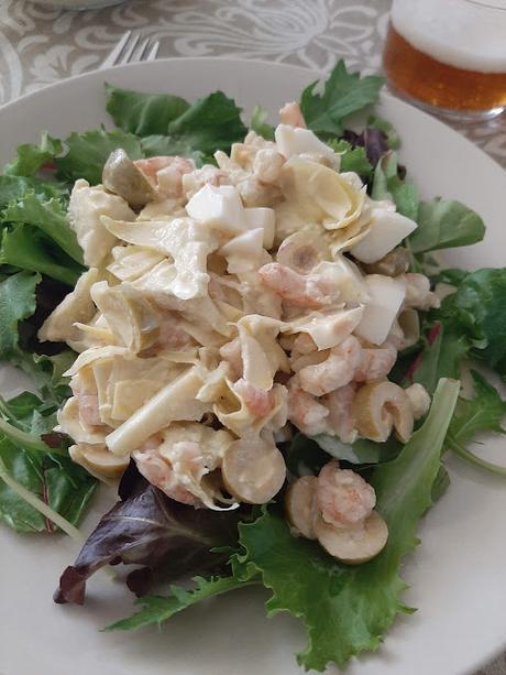 ENSALADILLA DE ALCACHOFAS Y GAMBAS