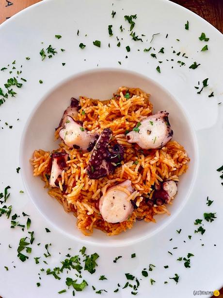 Arroz con pulpo y alioli de olivas negras