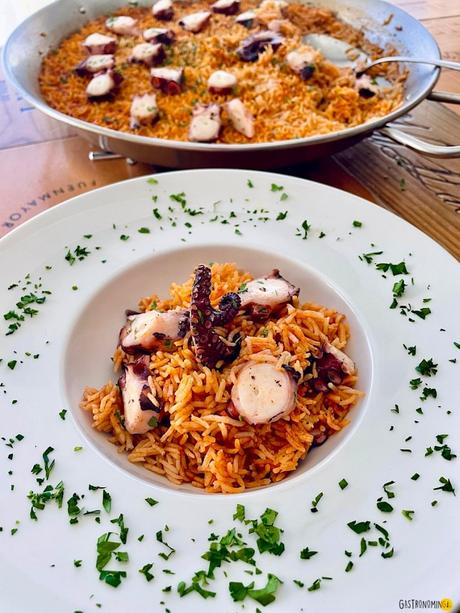 Arroz con pulpo y alioli de olivas negras