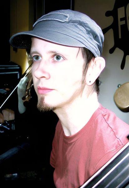 Puede ser una imagen de 1 persona y sombrero