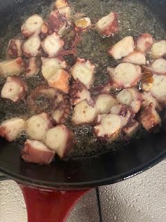 HUEVOS FRITOS CON PATATAS Y PULPO