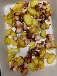 HUEVOS FRITOS CON PATATAS Y PULPO