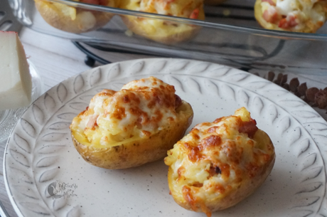 Patatas rellenas de bacon y queso