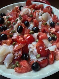 ENSALADA DE TOMATE CON BACALAO AHUMADO