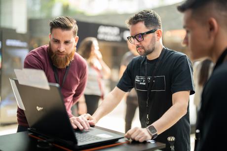 AMD presentó su portafolio de procesadores móviles con IA AMD_25_07_2024_-345