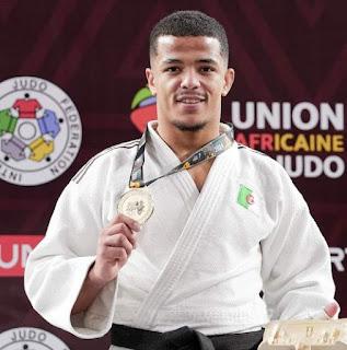 El abanderado de Israel en París es un sádico soldado que firmó las bombas dirigidas a niños y civiles palestinos.