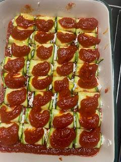 ROLLITOS DE CALABACÍN CON RICOTTA Y TOMATE