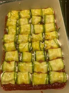 ROLLITOS DE CALABACÍN CON RICOTTA Y TOMATE