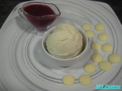 HELADO DE ARROZ CON LECHE CON SALSA DE FRUTOS ROJOS HELADO DE ARROZ CON LECHE CON SALSA DE FRUTOS ROJOS