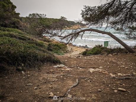 El acceso a la playa escondida