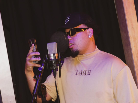 AlexFDR nos presenta «Xinku», tema de su EP llamado «Fabrica De Rima» Sin título