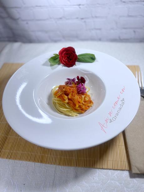 Espaguetis sin gluten con salsa cremosa de mar