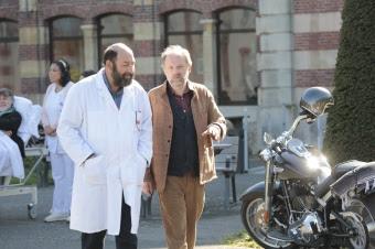 Maite Alberdi, Edward Berger, Gia Coppola, Costa-Gavras, Kiyoshi Kurosawa, Mike Leigh, Diego Lerman, Joshua Oppenheimer y François Ozon competirán en la Sección Oficial junto a las debutantes Laura Carreira y Xin Huo