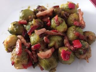 Coles de bruselas salteadas con bacón
