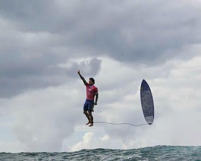 El Tribunal Constitucional ya vapuleó al juez Peinado.… Las primeras medallas y fracasos de las Olimpiadas.