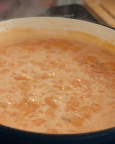 scarparo con crema y tomate