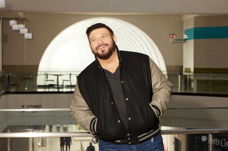 History estrena el miércoles de agosto la 5ta Temporada de Gigantes de la Comida con Adam Richman Adam Eats The 80's Panda Express