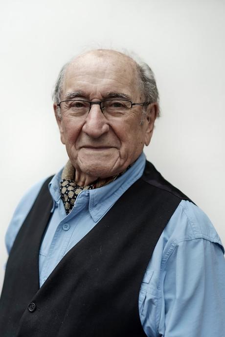 “Me las arreglé para entrar por la puerta falsa”.