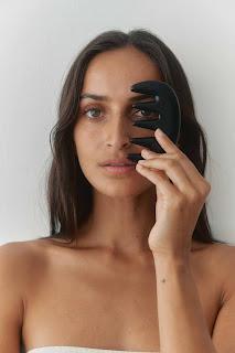 THE SCALP GUA SHA de CONSCIOUS BOTANIST