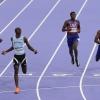 Letzile Deboko (segunda a la izquierda) de Botswana gana la final masculina de 200 metros sobre los estadounidenses Noah Lyles (izquierda) y Kenneth Bednarek (izquierda) en los Juegos Olímpicos de París en Saint-Denis, Francia, el jueves.