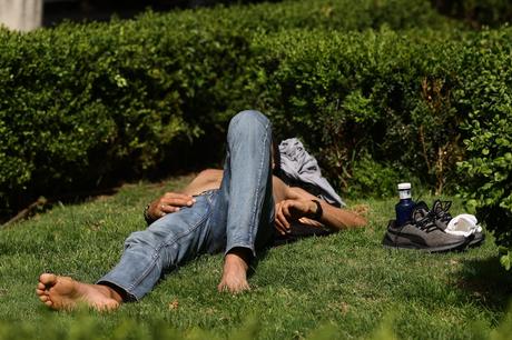 La ola de calor llega este sábado a su punto álgido y pondrá en aviso amarillo o naranja a la mayoría del país