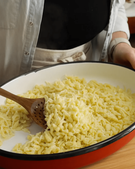 servir spaetzle
