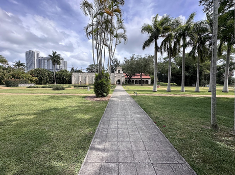 El Monasterio de Nuestra Señora, Reina de los Ángeles en Miami.