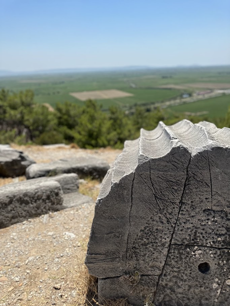 Recorriendo Priene la antigua ciudad jónica ubicada en Söke, Aydın, Turquía