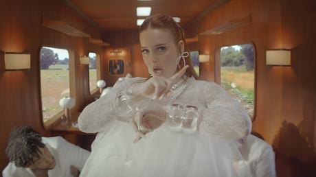 Cry Baby: de Clean Bandit, Anne-Marie y David Guetta 2