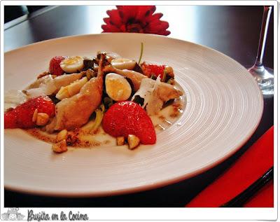 Ensalada de codorniz escabechada con fresas