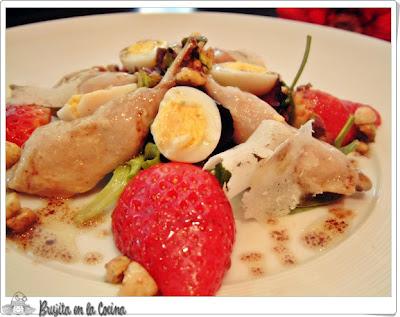 Ensalada de codorniz escabechada con fresas