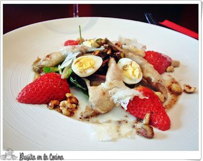 Ensalada de codorniz escabechada con fresas