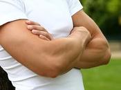 Después golpe cruzar brazos alivia dolor