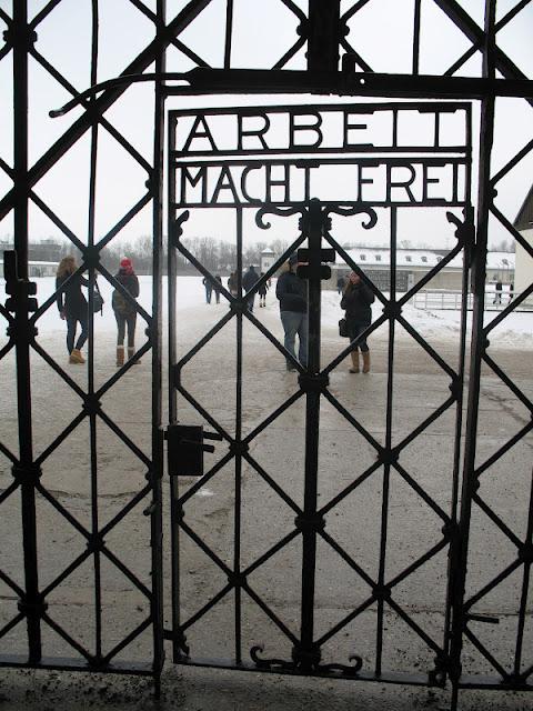 CAMPO DE CONCENTRACION DE DACHAU: LA GEOMETRIA DEL SALVAJISMO