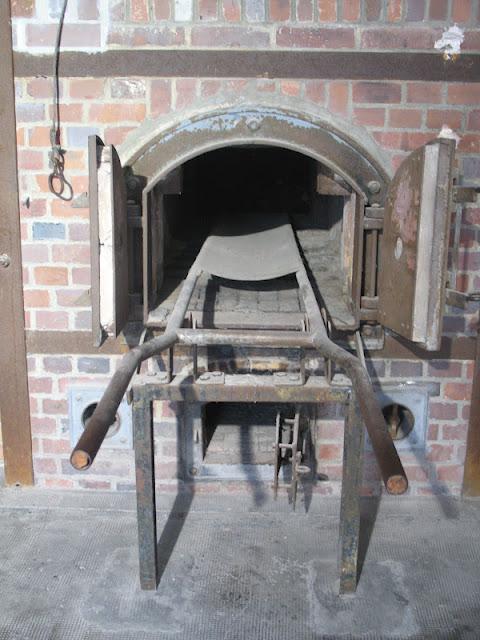 CAMPO DE CONCENTRACION DE DACHAU: LA GEOMETRIA DEL SALVAJISMO