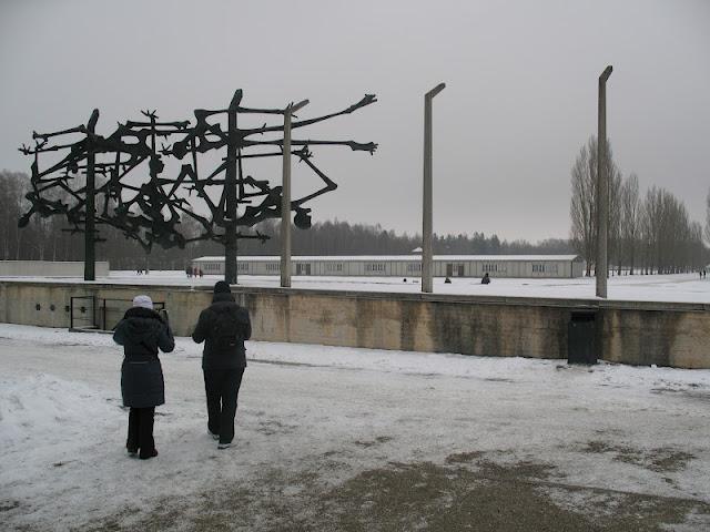 CAMPO DE CONCENTRACION DE DACHAU: LA GEOMETRIA DEL SALVAJISMO