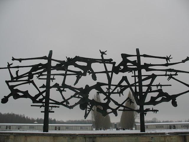 CAMPO DE CONCENTRACION DE DACHAU: LA GEOMETRIA DEL SALVAJISMO