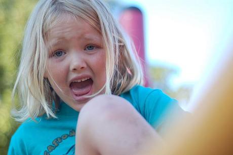 El castigo físico vuelve a los niños agresivos y disminuye su intelecto