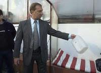 Mientras Menotti enseña, bilardo dibuja en un pizarrón