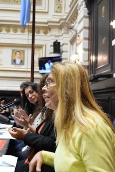 Violaciones y torturas: Mujeres transgénero hablan de su sufrimiento bajo la dictadura argentina
